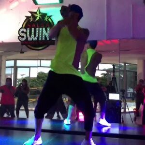 Zumba Visual (con pantallas o luces sincronizadas)